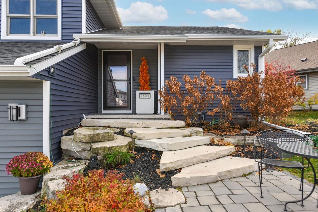 Photo of 1605 Sherman AVENUE, South Milwaukee, WI 53172 (MLS # 1943644)