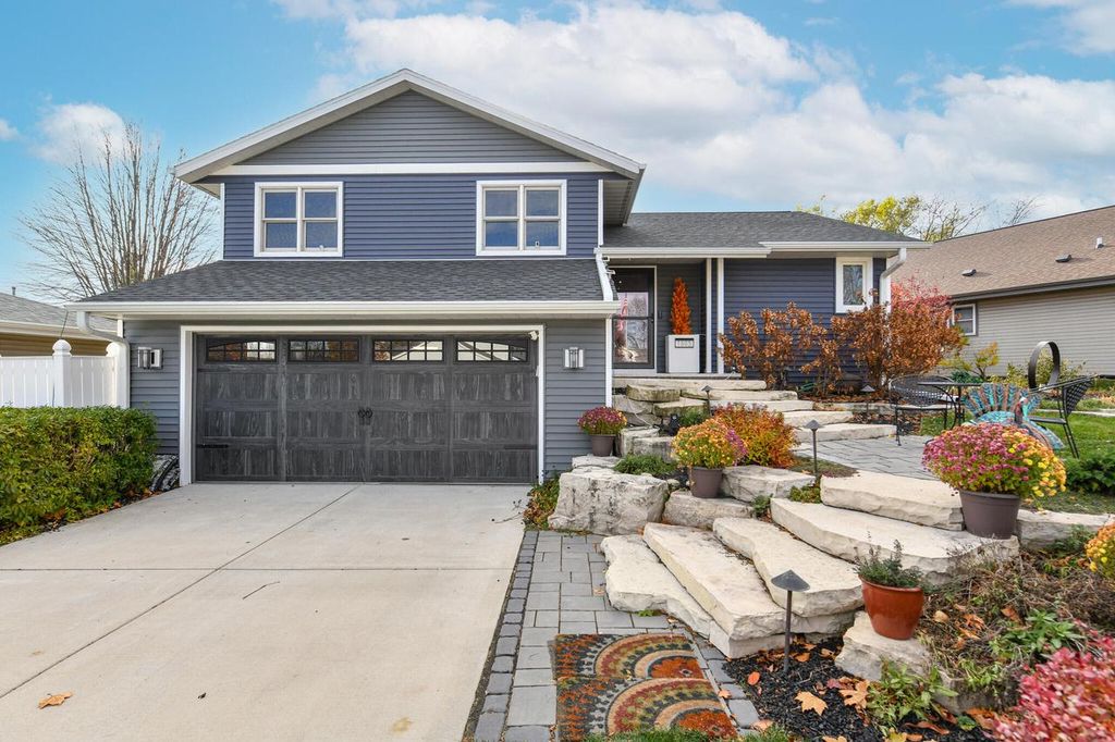 Photo of 1605 Sherman AVENUE, South Milwaukee, WI 53172 (MLS # 1943644)