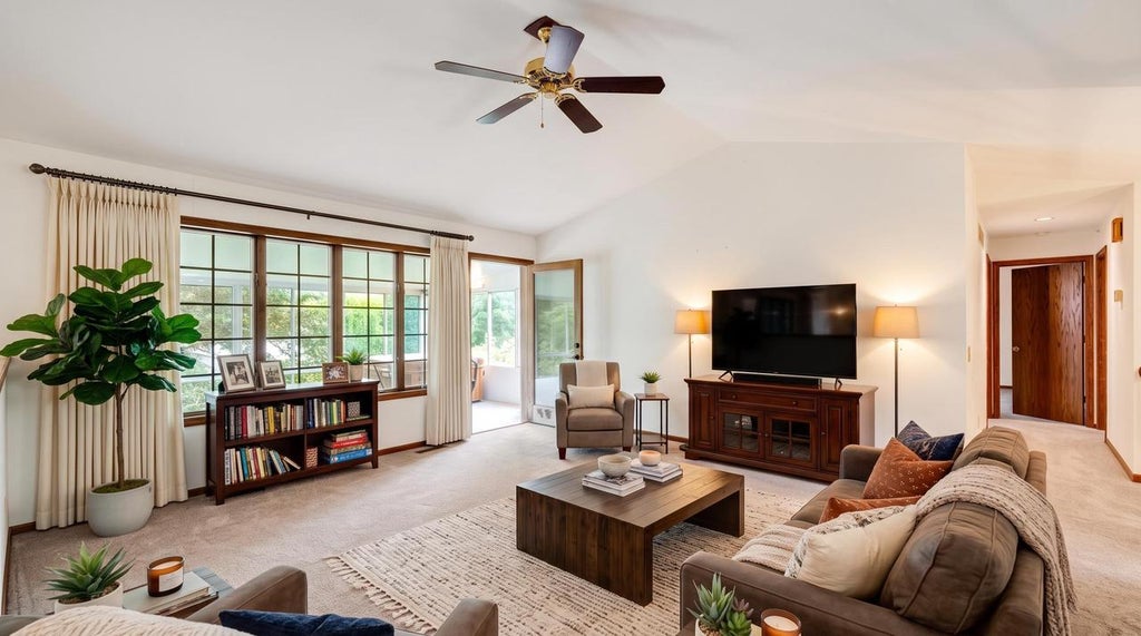 Photo of 7862 W Oakbrook CIRCLE, Madison, WI 53717 (MLS # 2030272)