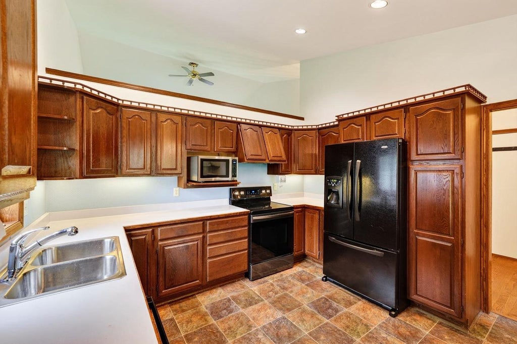 Photo of 7862 W Oakbrook CIRCLE, Madison, WI 53717 (MLS # 2030272)
