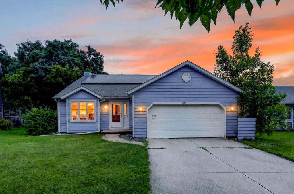 Photo of 7862 W Oakbrook CIRCLE, Madison, WI 53717 (MLS # 2030272)