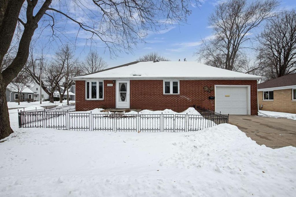 Photo of 1325 S Harmon STREET, Appleton, WI 54915 (MLS # 50321195)