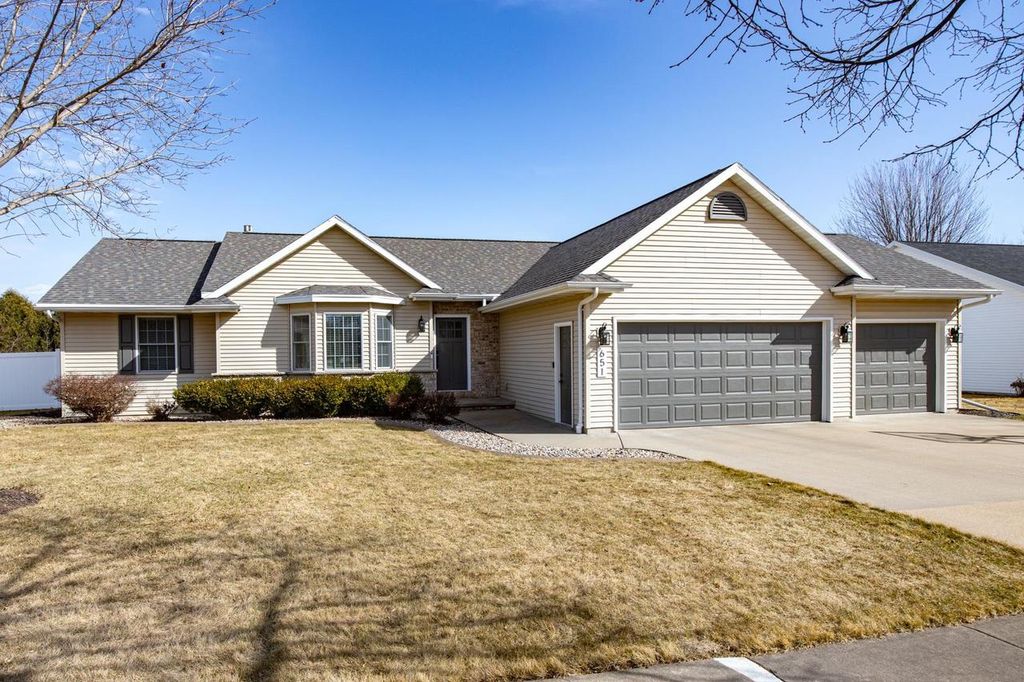 Photo of 651 Rundquist WAY, Kimberly, WI 54136 (MLS # 50322328)