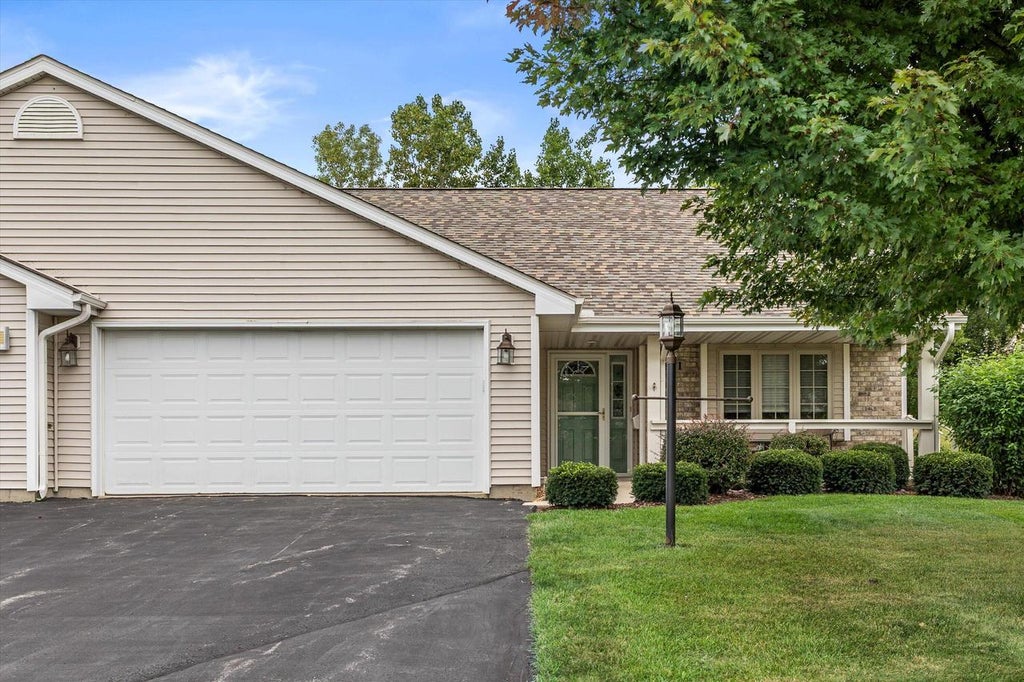 Photo of 941 W York STREET, Oak Creek, WI 53154 (MLS # 1981553)