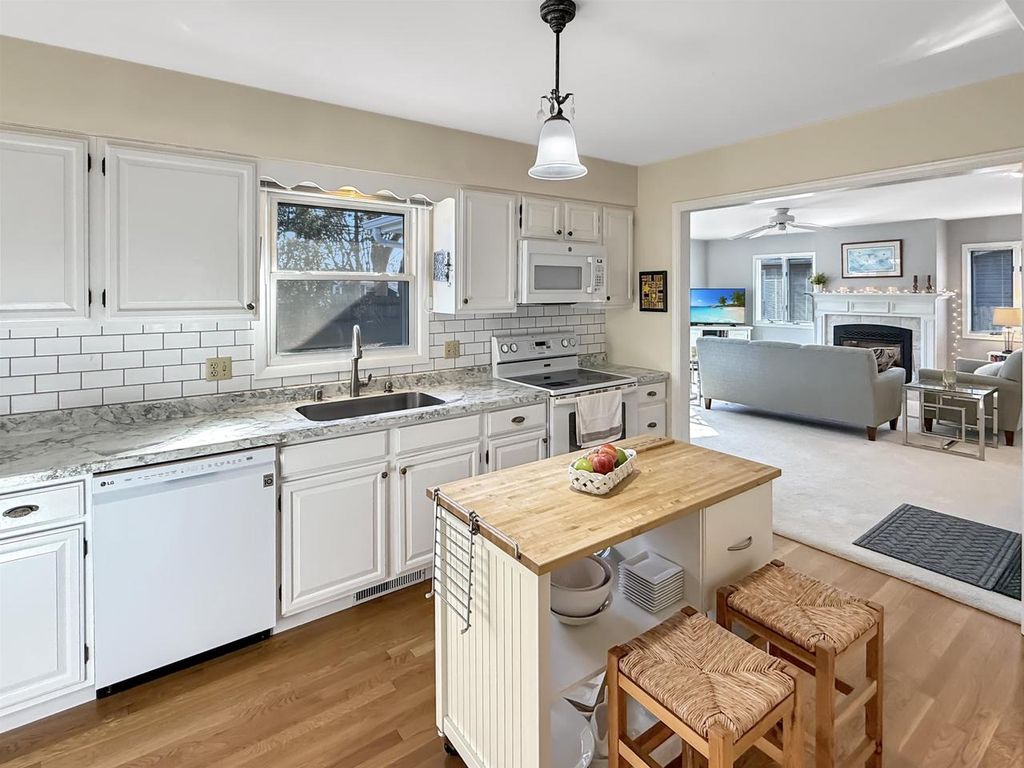 Photo of 803 Viola AVENUE, Oshkosh, WI 54901 (MLS # 50321862)