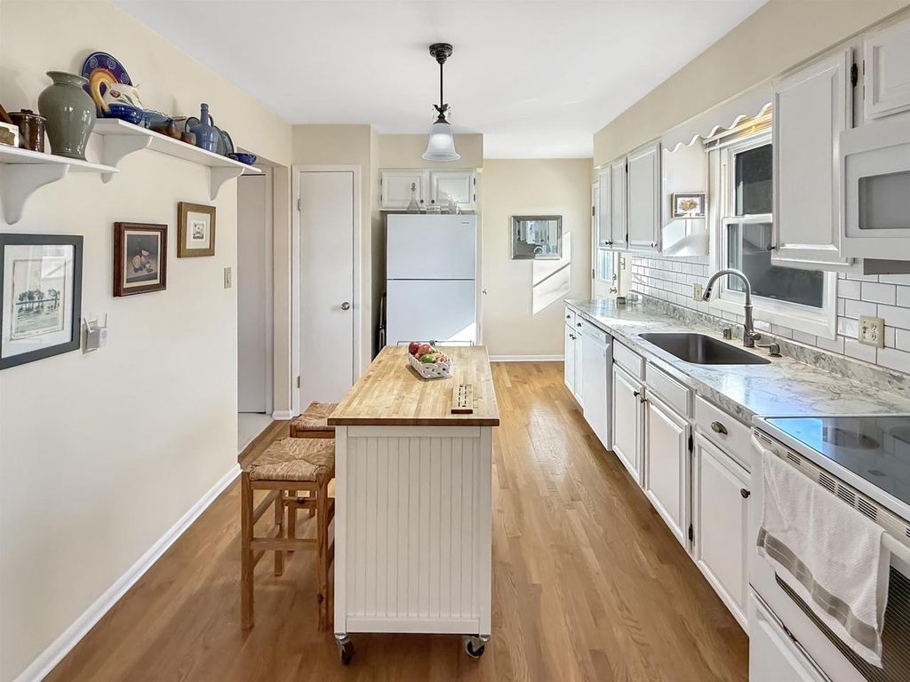 Photo of 803 Viola AVENUE, Oshkosh, WI 54901 (MLS # 50321862)