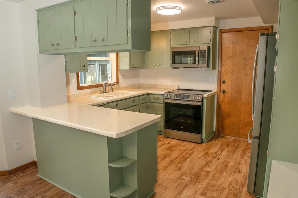 Photo of 1255 April LANE, Green Bay, WI 54304 (MLS # 50332717)