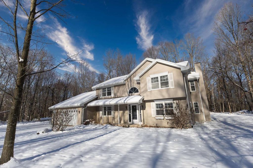 Photo of N2559 Pleasant View LANE, Waupaca, WI 54981 (MLS # 50320539)