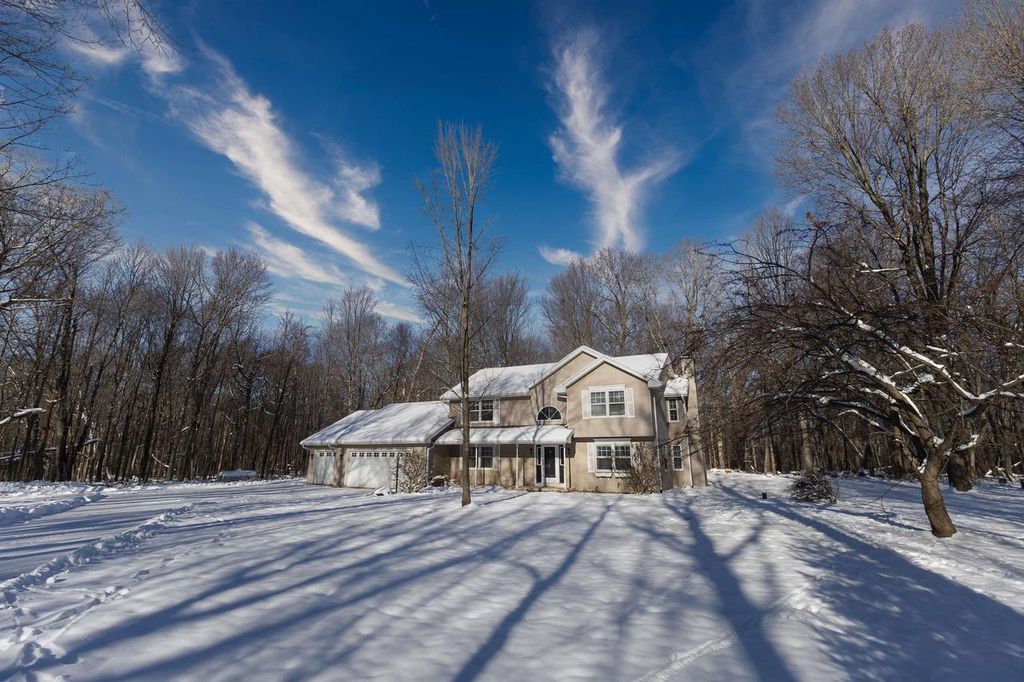 Photo of N2559 Pleasant View LANE, Waupaca, WI 54981 (MLS # 50320539)