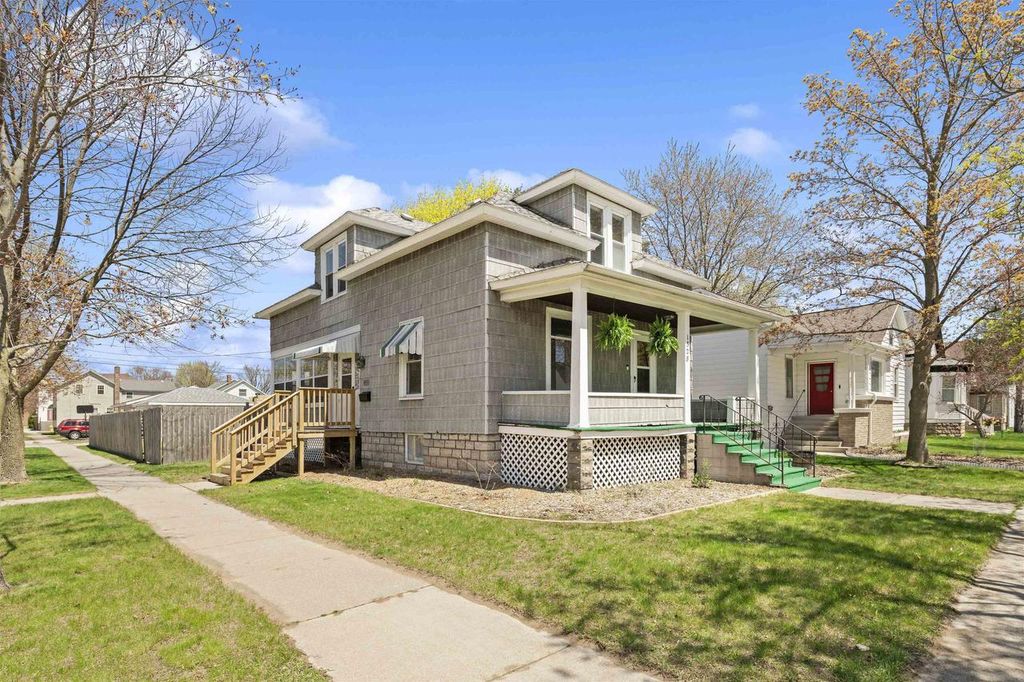 Photo of 1328 10th STREET, Marinette, WI 54143 (MLS # 50325286)