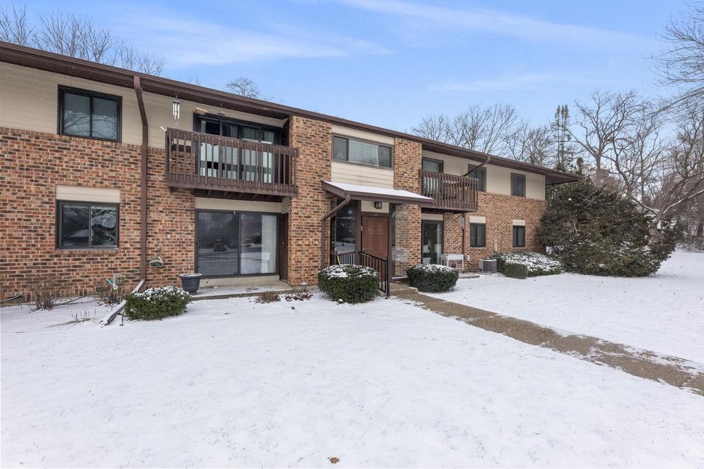Photo of 321 Park Hill DRIVE #A, Pewaukee, WI 53072 (MLS # 1947572)