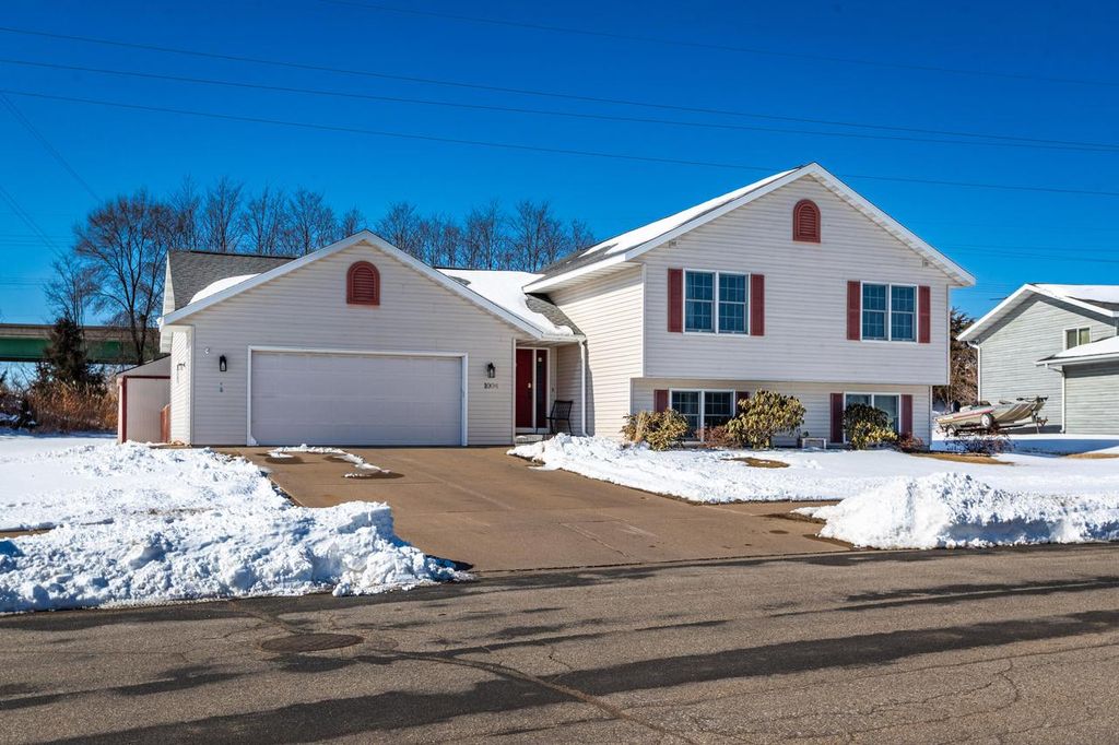 Photo of 1004 Remington DRIVE, Holmen, WI 54636 (MLS # 1951573)