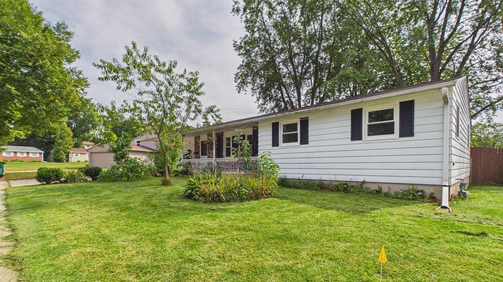 Photo of 1864 Neal COURT, Green Bay, WI 54302 (MLS # 50332137)