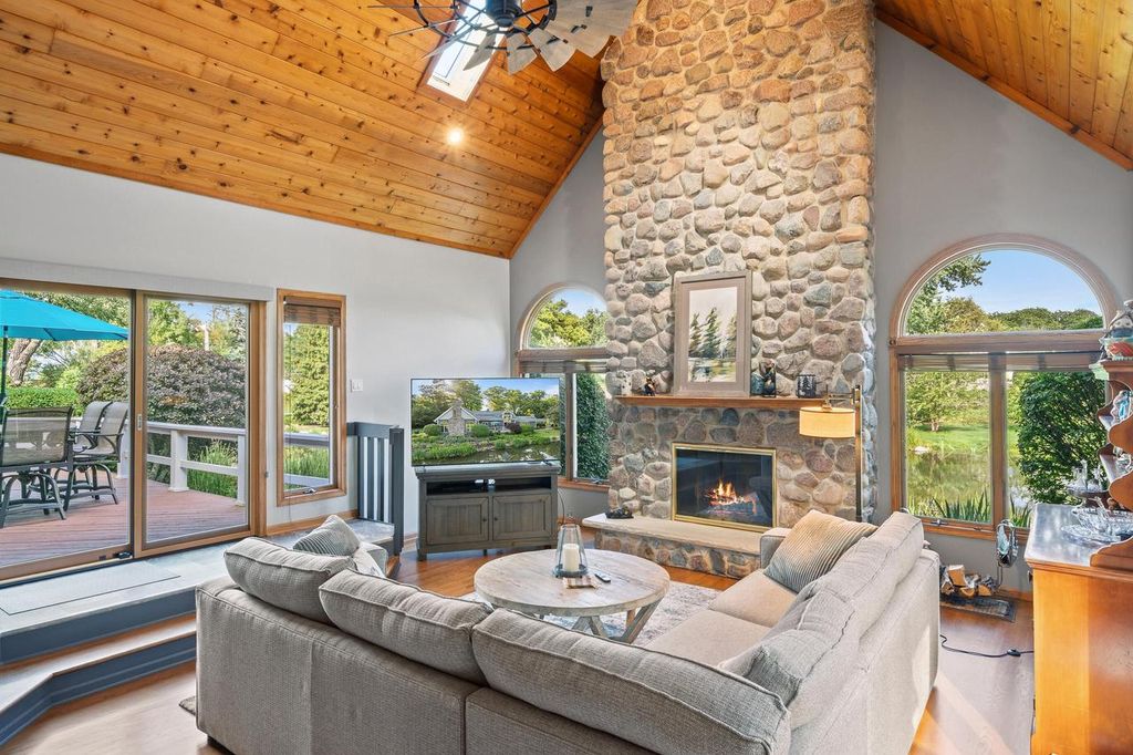 Photo of 1817 N Wildwood DRIVE, Lake Geneva, WI 53147 (MLS # 1967064)