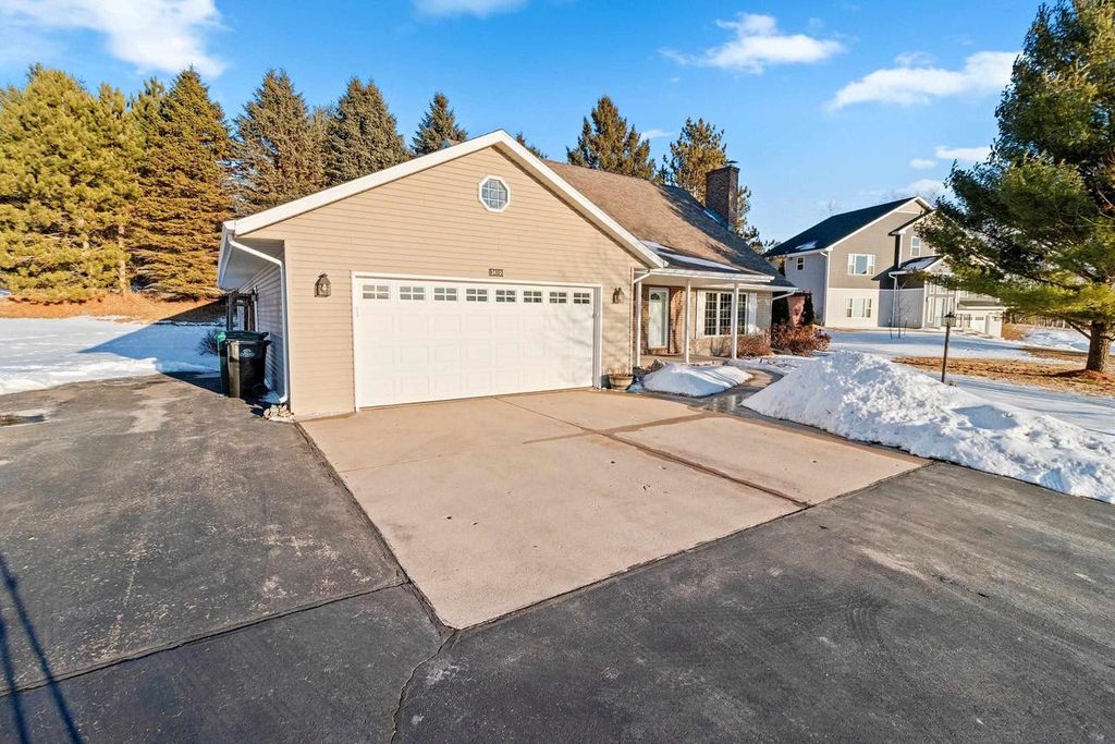 Photo of 3410 Glendale AVENUE, Howard, WI 54313 (MLS # 50321124)