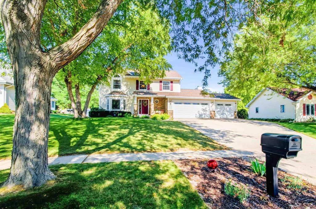 Photo of 412 Bonnie ROAD, Cottage Grove, WI 53527 (MLS # 2028103)