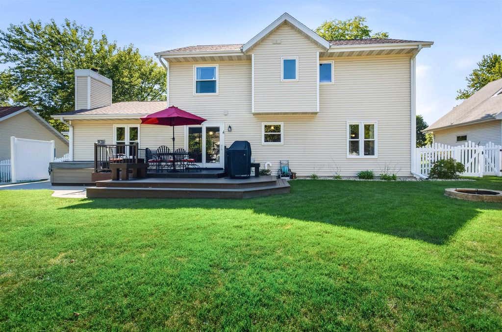 Photo of 412 Bonnie ROAD, Cottage Grove, WI 53527 (MLS # 2028103)