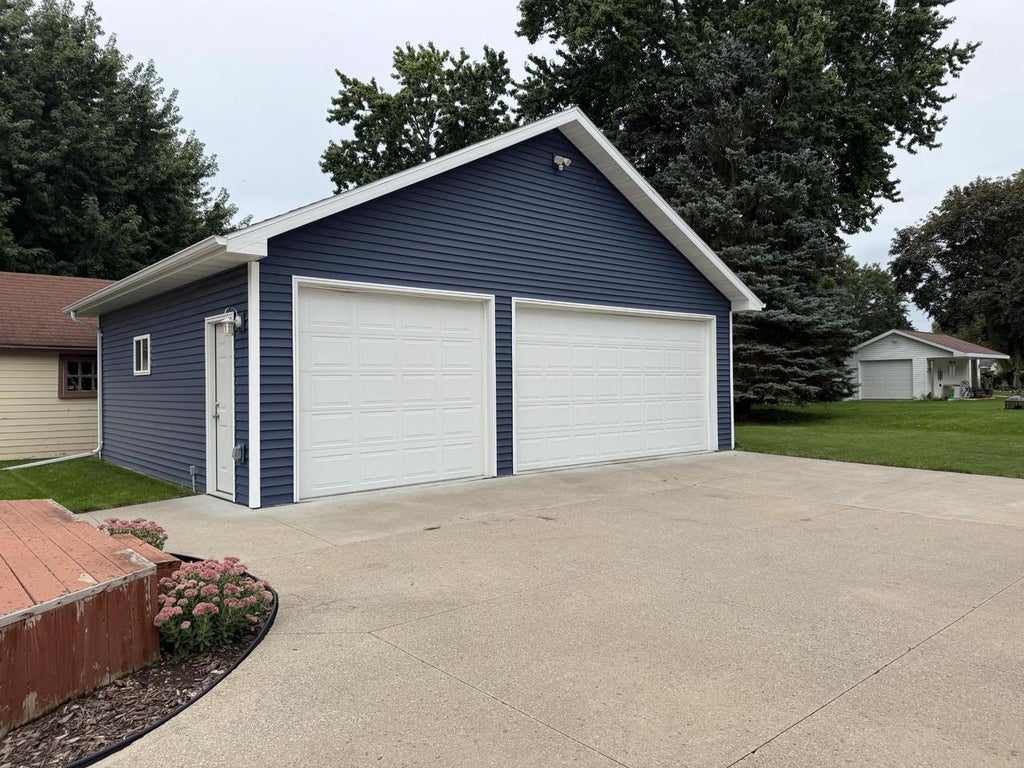 Photo of 1715 E College AVENUE, Appleton, WI 54915 (MLS # 50332956)