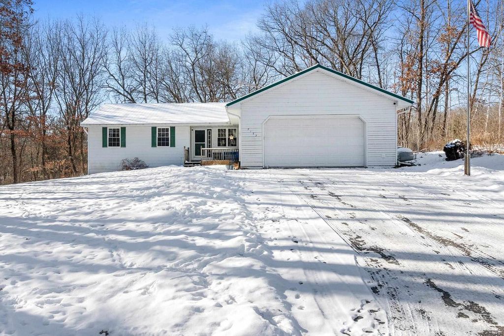 Photo of N7163 Cozy Oak CIRCLE, Shawano, WI 54166 (MLS # 50320392)