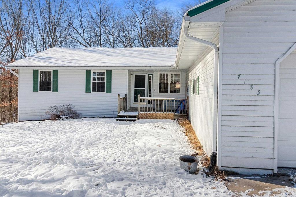 Photo of N7163 Cozy Oak CIRCLE, Shawano, WI 54166 (MLS # 50320392)