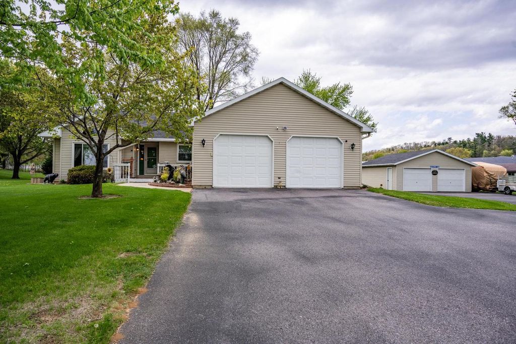 Photo of E6649 Fawn Valley DRIVE, Reedsburg, WI 53959 (MLS # 2022713)
