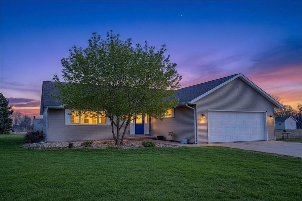 Photo of N4178 Country Club DRIVE, Brodhead, WI 53520 (MLS # 2018166)