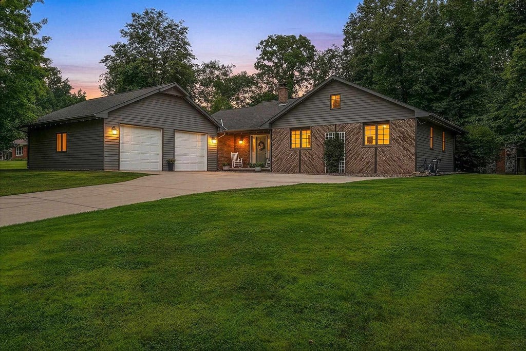 Photo of 915 la Count ROAD, Green Bay, WI 54313 (MLS # 50330657)