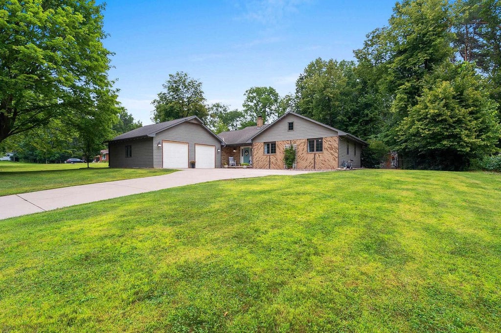 Photo of 915 la Count ROAD, Green Bay, WI 54313 (MLS # 50330657)