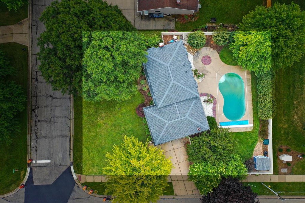 Photo of 2910 Grande RUE, Green Bay, WI 54301 (MLS # 50332341)