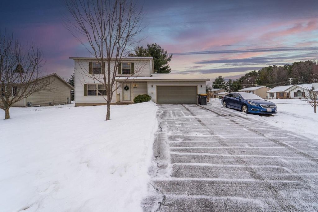 Photo of 5902 Coronado DRIVE, Weston, WI 54476 (MLS # 22505834)