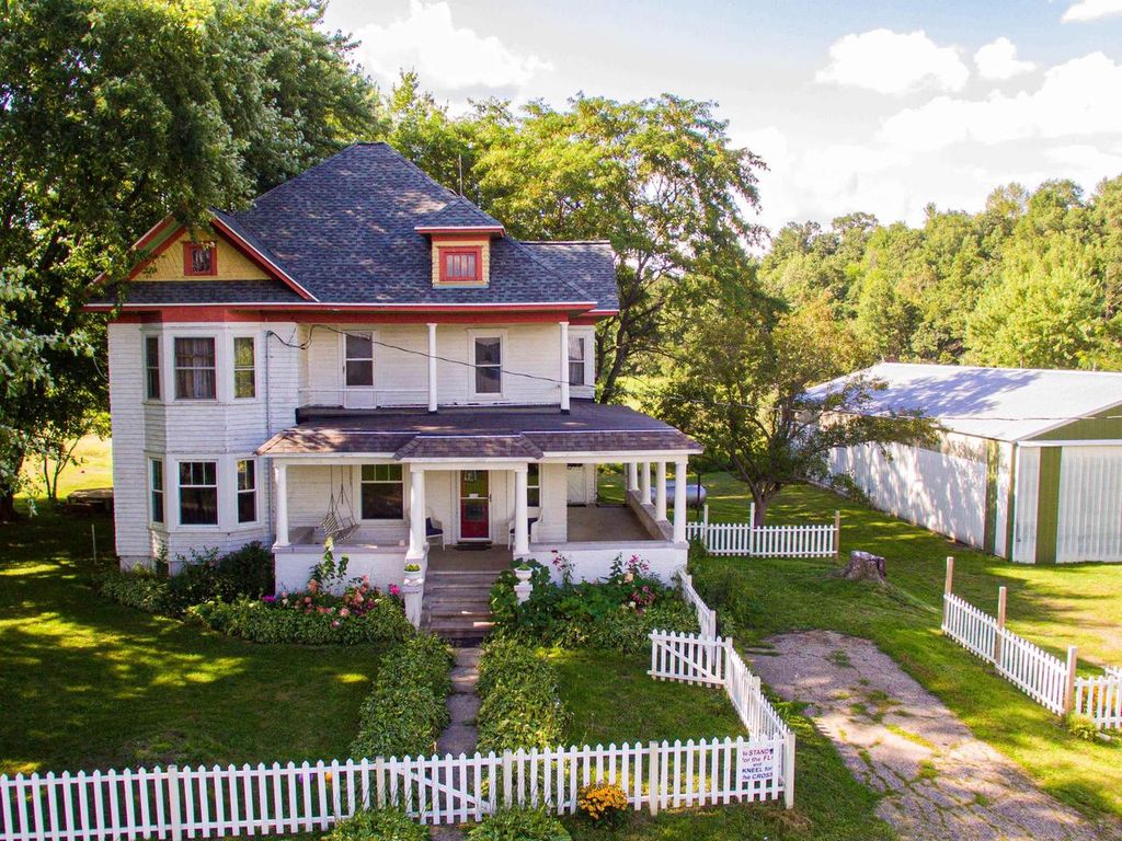 Photo of 3772 S Rutland AVENUE, Saint Francis, WI 53235 (MLS # 1941574)