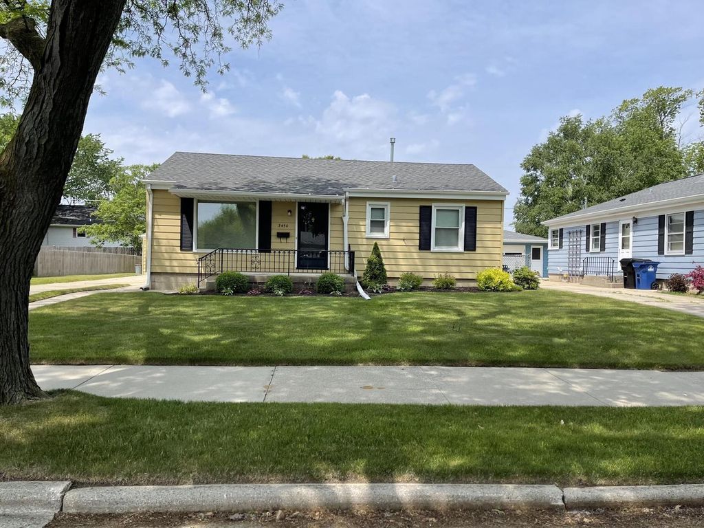 Photo of 3450 3rd AVENUE, Racine, WI 53402 (MLS # 1949962)