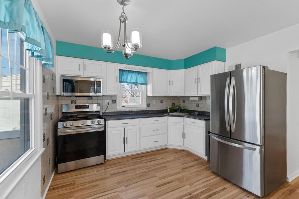 Photo of 3756 E Waterford PLACE, Saint Francis, WI 53235 (MLS # 1949703)