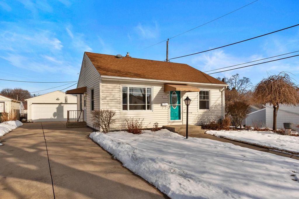 Photo of 3756 E Waterford PLACE, Saint Francis, WI 53235 (MLS # 1949703)