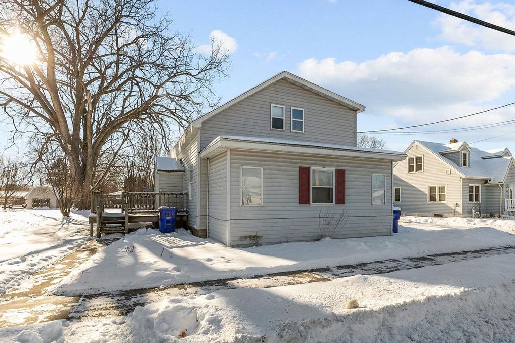 Photo of 1897 E Newberry STREET, Appleton, WI 54915 (MLS # 50318935)