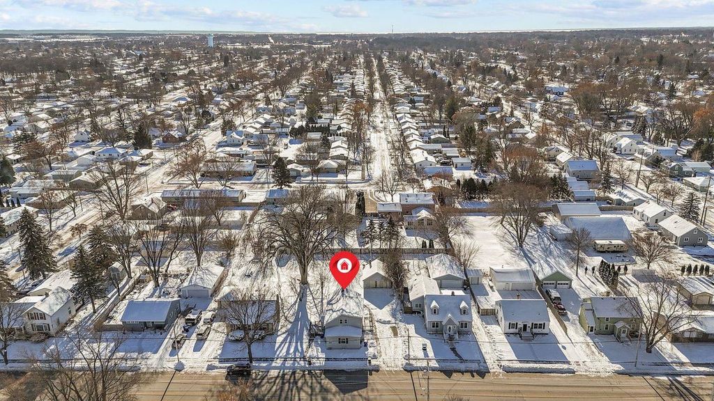 Photo of 1897 E Newberry STREET, Appleton, WI 54915 (MLS # 50318935)