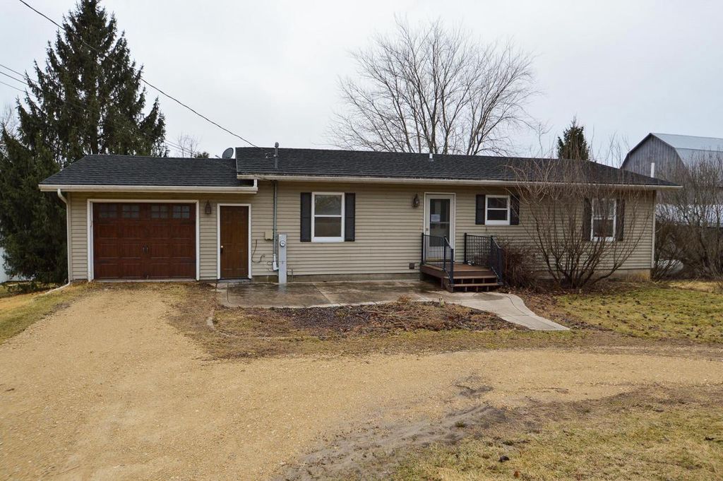 Photo of 11709 County Rd VV, Cassville, WI 53806 (MLS # 2017573)