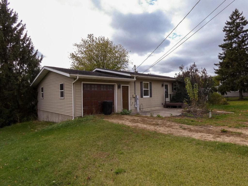 Photo of 11709 County Rd VV, Cassville, WI 53806 (MLS # 2017573)