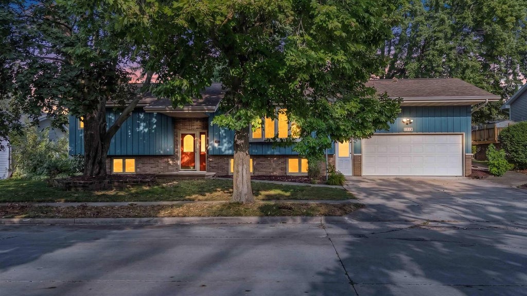 Photo of 1708 N Linwood AVENUE, Appleton, WI 54914 (MLS # 50331602)