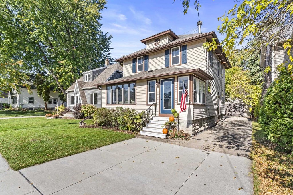 Photo of 1322 Ceape AVENUE, Oshkosh, WI 54901 (MLS # 50334684)