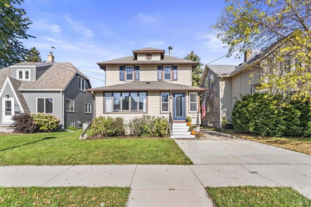 Photo of 1322 Ceape AVENUE, Oshkosh, WI 54901 (MLS # 50334684)