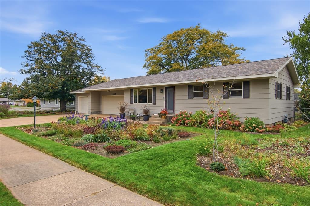 Photo of 2910 Terry LANE, Eau Claire, WI 54703 (MLS # 1606260)