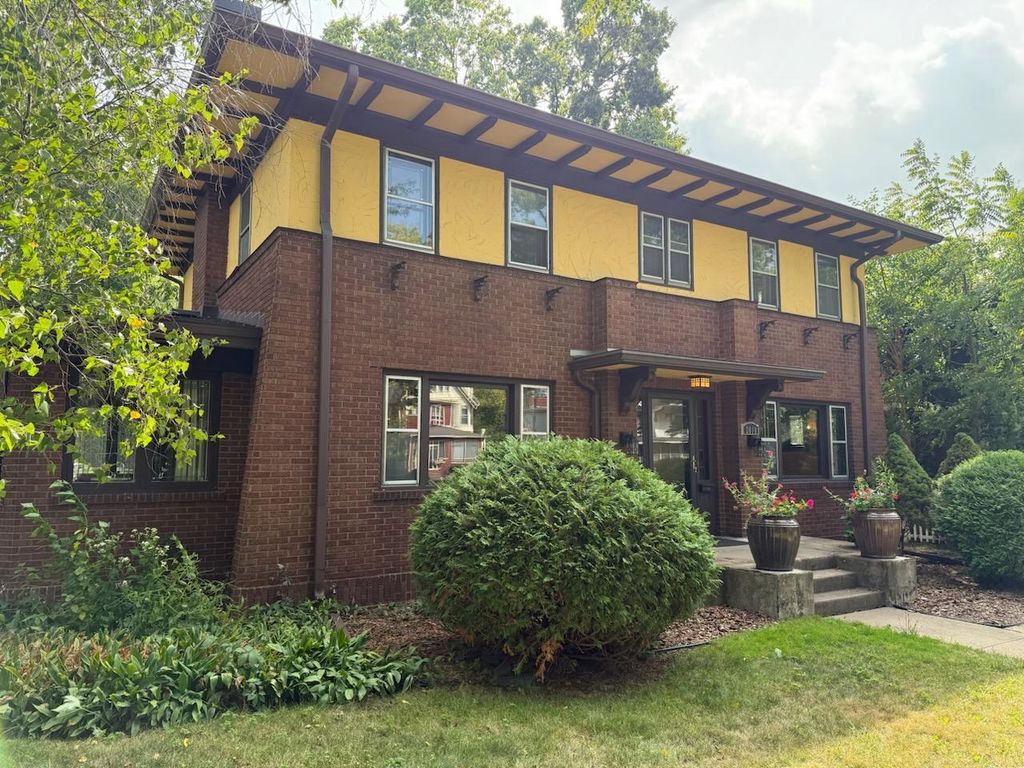 Photo of 2010 Main STREET, La Crosse, WI 54601 (MLS # 1934288)