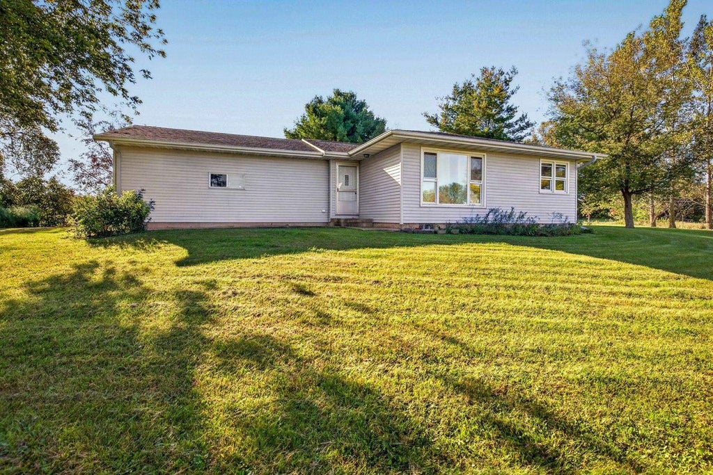 Photo of E7943 State Road 54, New London, WI 54961 (MLS # 50333621)
