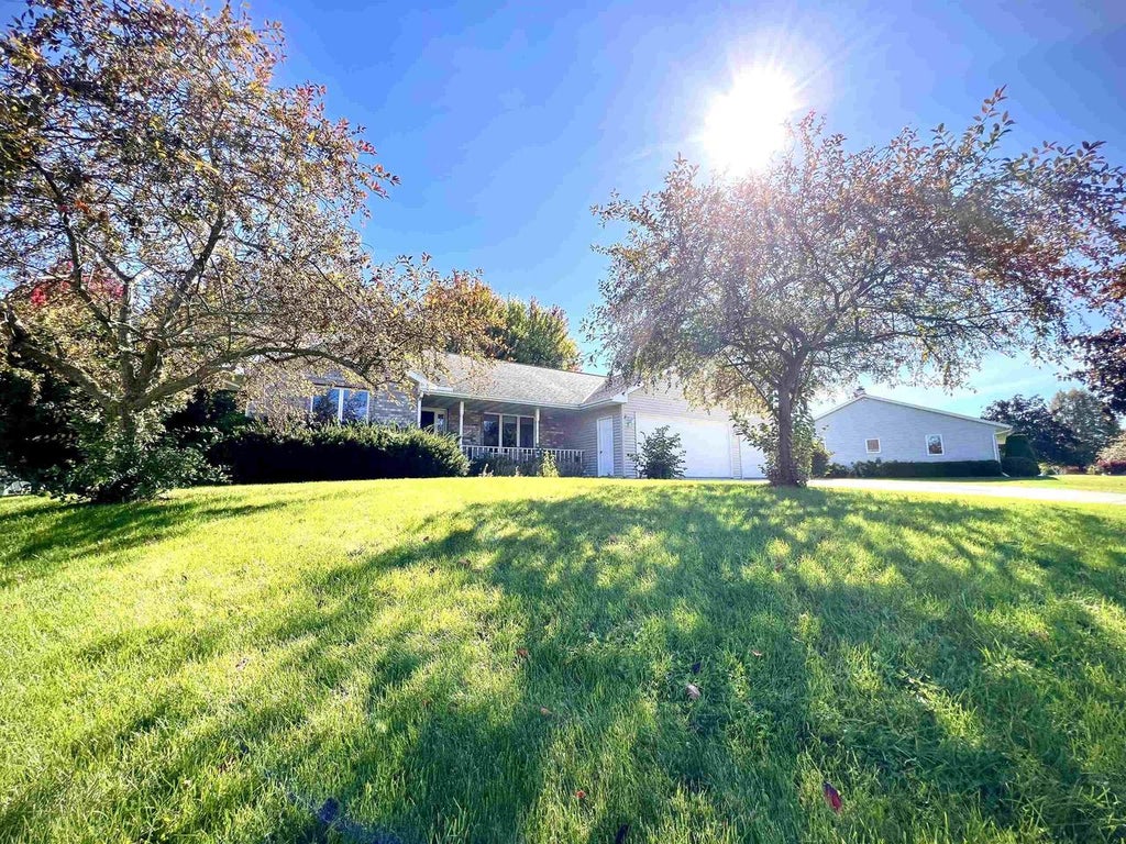 Photo of 2039 Meadow Links DRIVE, New Franken, WI 54229 (MLS # 50333787)