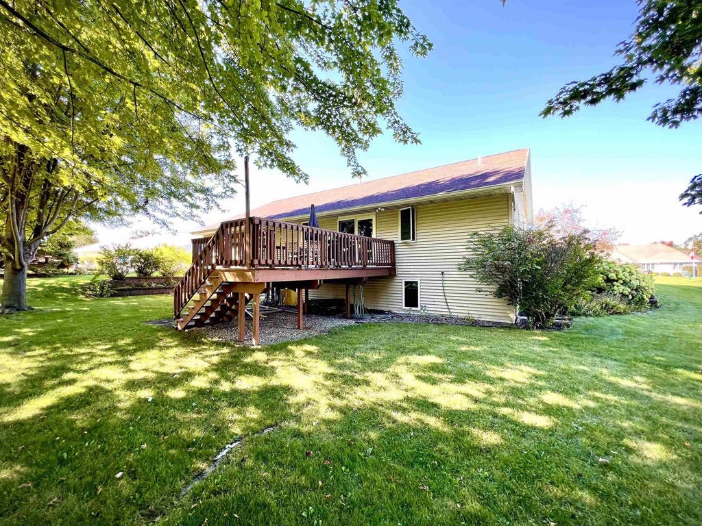 Photo of 2039 Meadow Links DRIVE, New Franken, WI 54229 (MLS # 50333787)