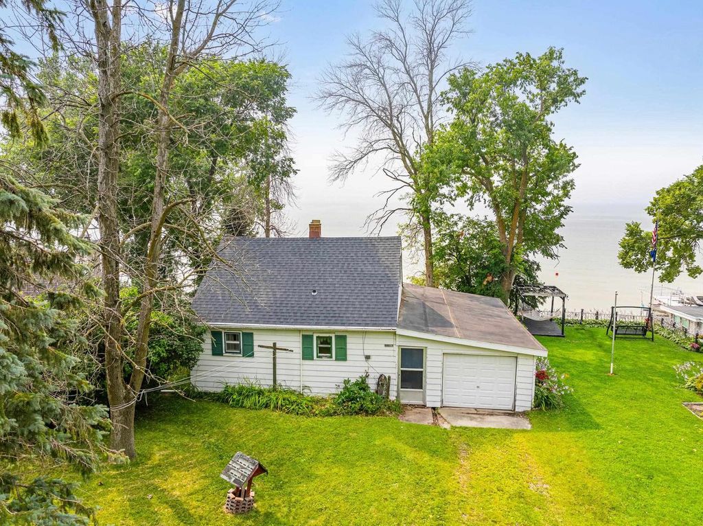 Photo of N9015 Debaker LANE, Luxemburg, WI 54217 (MLS # 50325371)