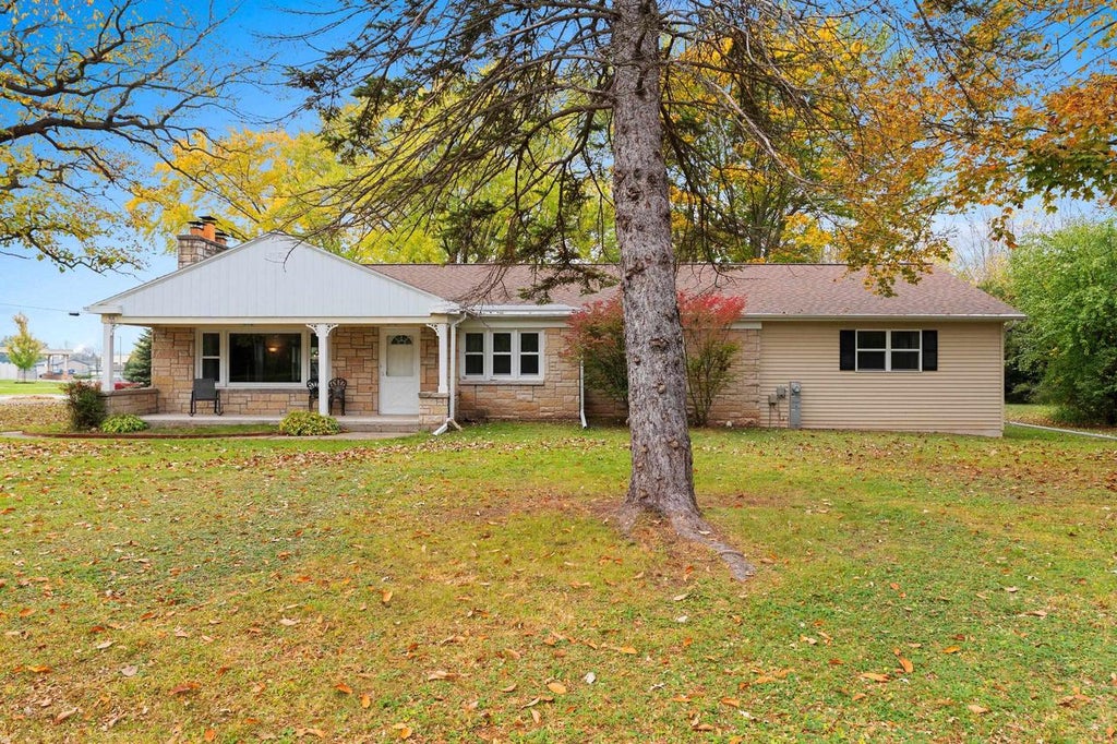 Photo of 1636 Lost Dauphin ROAD, De Pere, WI 54115 (MLS # 50334827)