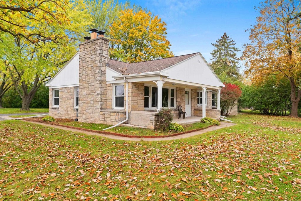 Photo of 1636 Lost Dauphin ROAD, De Pere, WI 54115 (MLS # 50334827)