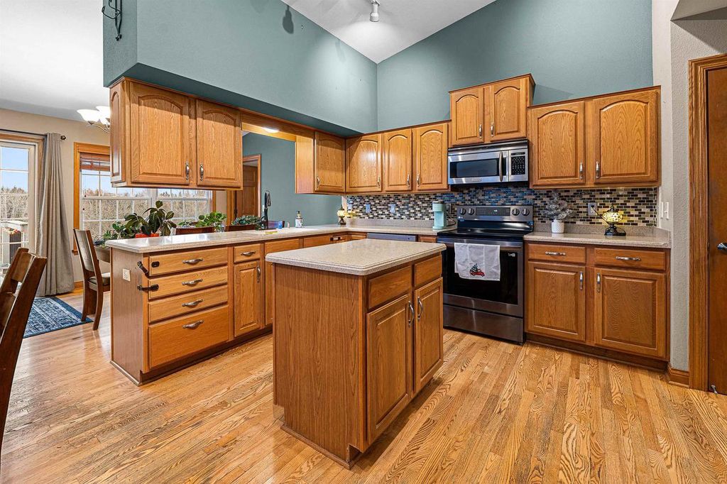 Photo of W144N10968 Fond du Lac AVENUE, Germantown, WI 53022 (MLS # 50316463)